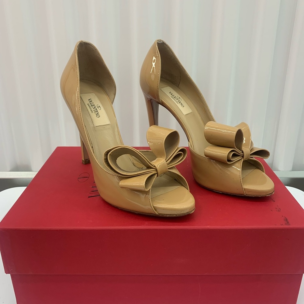 Authentic Valentino heels. Size 6